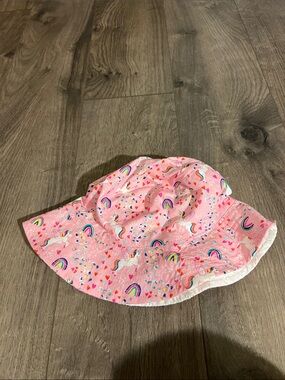 Nwt girls 3-6yrs accessorize Pink Rainbow w/ Unicorn reverse to eyelet Sun Hat